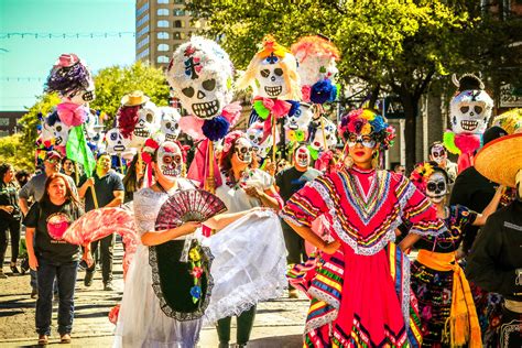 Día de Muertos Celebration: A Reflection of Mexican Identity and Cultural Resilience in a Globalized World