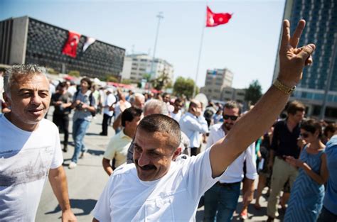 De Gezi Park Protesten: Een Ontbranding van Hoop en Verzet Tegen een Controleerbaar Regime